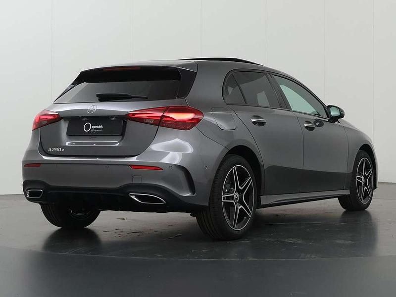 Nieuw Mercedes A250 Business 163 PK (119 kW) 2025 Grijs Hatchback