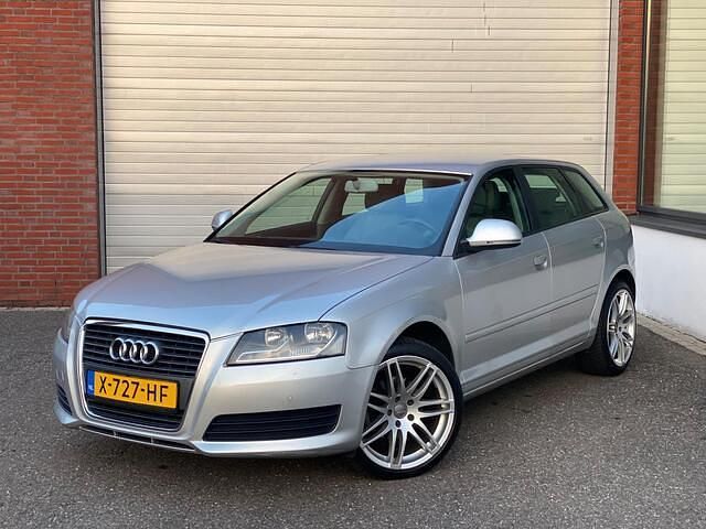Grijs Gebruikt 2008 Audi A3 Sportback Attraction Hatchback | € 7.999 (Duur) - Afbeelding 1/4