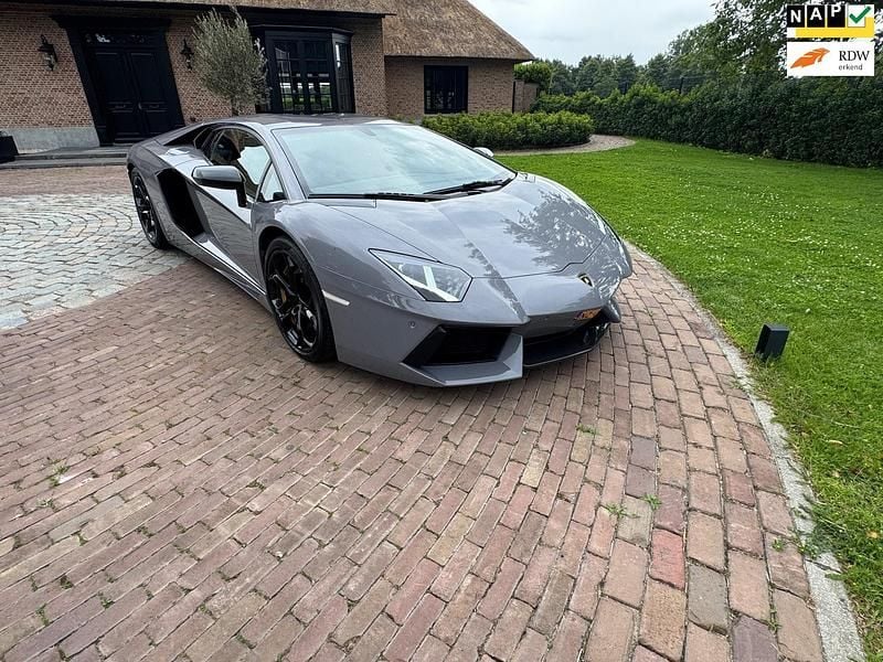 Grijs Gebruikt 2013 Lamborghini Aventador Coupé | € 326.000 - Afbeelding 1/4