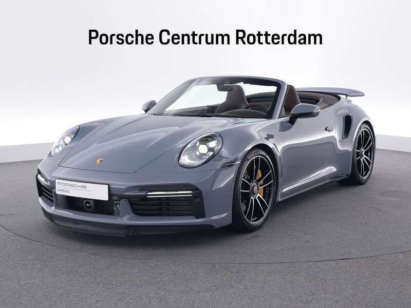 Grijs, metallic lak Gebruikt 2023 Porsche 992 Cabriolet | € 314.900 - Afbeelding 1/4