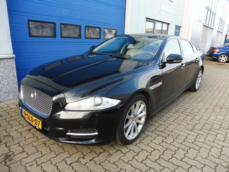 Zwart Gebruikt 2013 Jaguar XJ Portfolio Sedan | € 16.995 - Afbeelding 1/4
