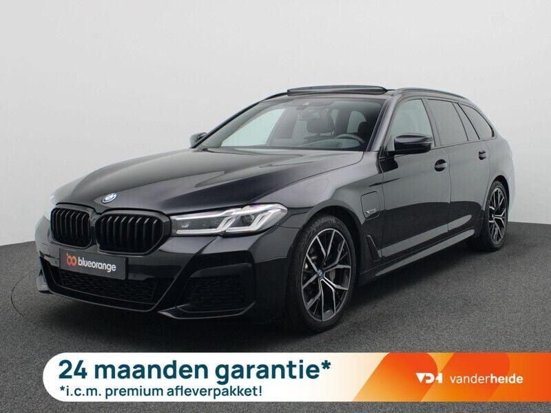 Zwart Gebruikt 2024 BMW 530e Comfort Edition Stationwagen | € 53.900 (Eerlijke prijs) - Afbeelding 1/3