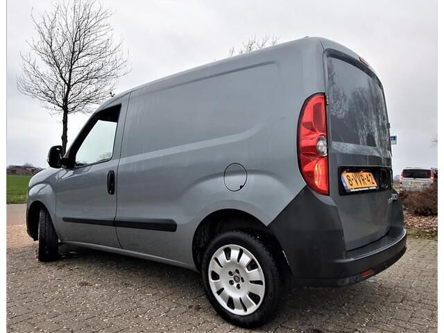 Occasion Fiat Doblò 95 PK (69 kW) 2012 Grijs MPV