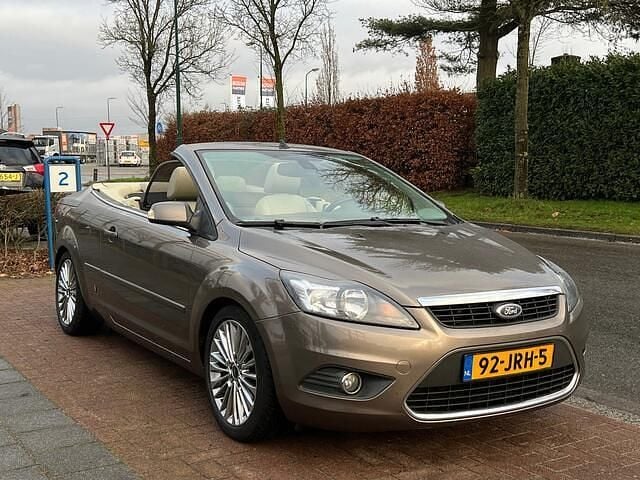 Bruin Occasion 2009 Ford Focus Titanium Cabriolet | € 3.450 (Eerlijke prijs) - Afbeelding 1/4