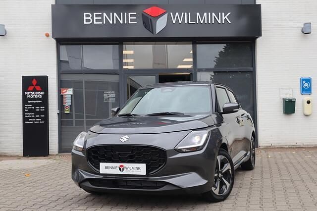 Grijs Gebruikt 2025 Suzuki Swift Style Hatchback | € 22.895 (Duur) - Afbeelding 1/4