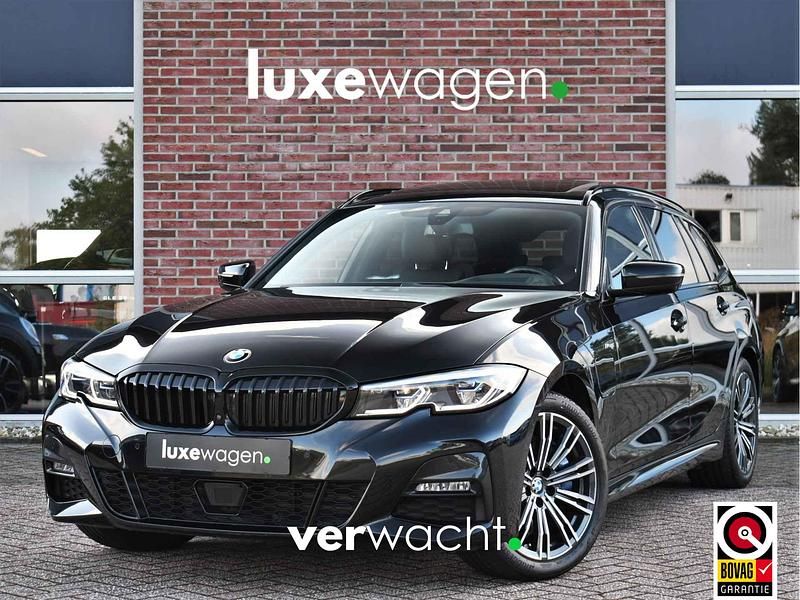 Zwart Gebruikt 2022 BMW 330e M Sport Stationwagen | € 33.900 (Super prijs) - Afbeelding 1/4