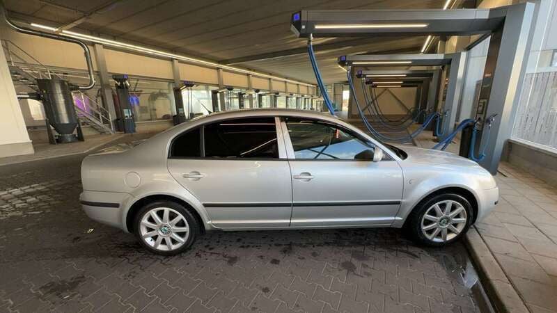 Grijs Gebruikt 2003 Skoda Superb Sedan | € 2.500 - Afbeelding 1/4
