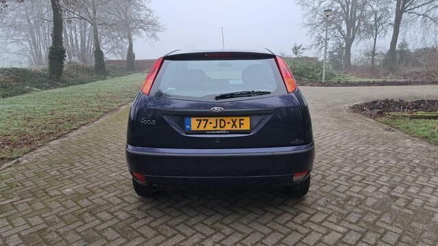 Blauw Gebruikt 2002 Ford Focus Hatchback | € 1.499 (Eerlijke prijs) - Afbeelding 1/4