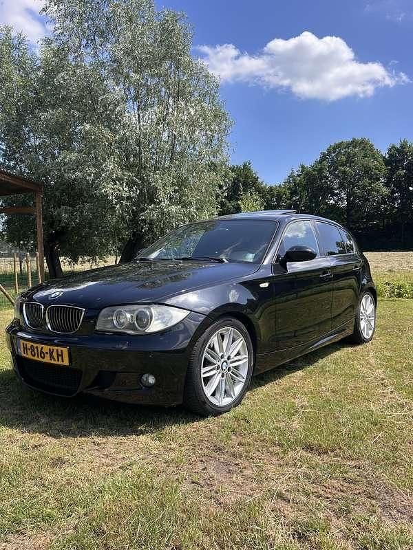 Zwart Gebruikt 2006 BMW 130 Executive Hatchback | € 10.850 (Eerlijke prijs) - Afbeelding 1/4