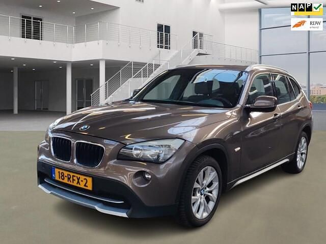 Bruin Occasion 2011 BMW X1 Executive SUV | € 8.999 (Goede deal) - Afbeelding 1/4