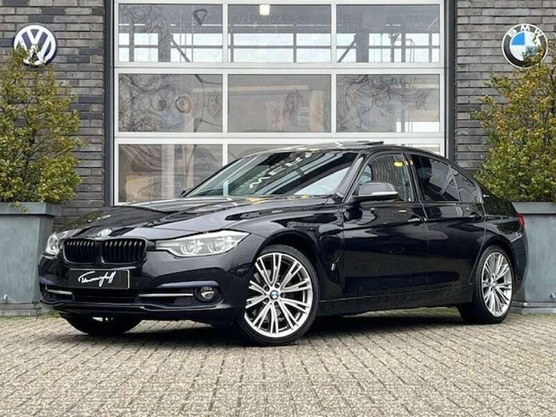 Zwart, metallic lak Gebruikt 2016 BMW 330e Sedan | € 16.995 (Eerlijke prijs) - Afbeelding 1/4