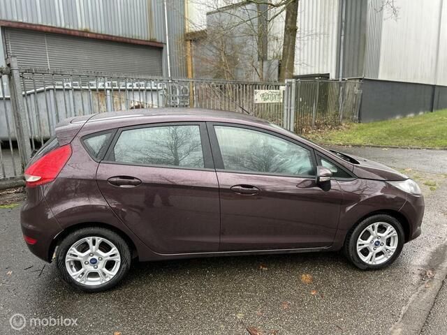 Occasion Ford Fiesta Limited 60 PK (44 kW) 2010 Paars Hatchback