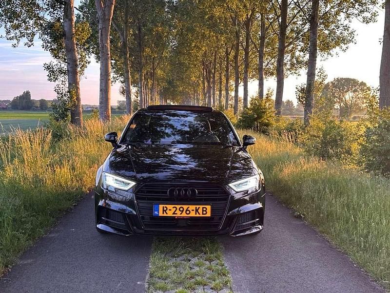 Zwart Gebruikt 2019 Audi A3 S-Line Sedan | € 24.950 (Iets duurder) - Afbeelding 1/4