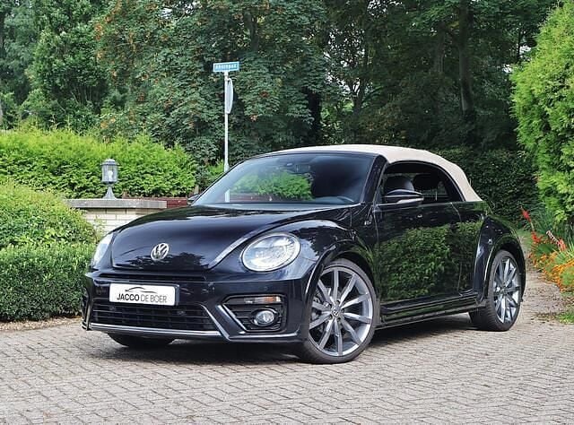 Zwart Occasion 2017 VW Beetle R-line Cabriolet | € 22.950 (Eerlijke prijs) - Afbeelding 1/4