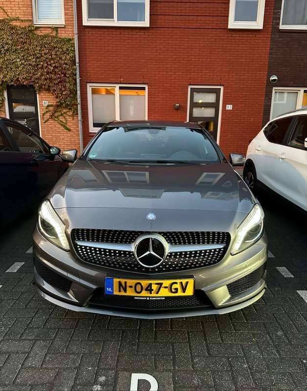 Grijs Gebruikt 2015 Mercedes A180 Prestige Stationwagen | € 18.500 - Afbeelding 1/4