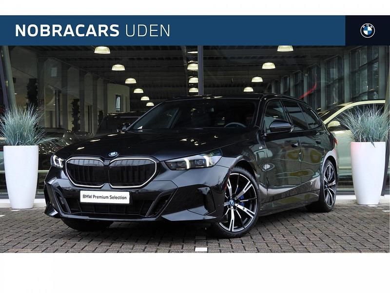 Zwart Occasion 2024 BMW 530e Stationwagen | € 59.850 (Eerlijke prijs) - Afbeelding 1/4