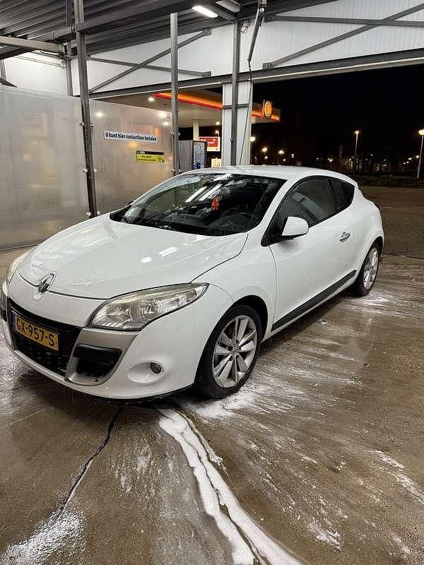 Wit Gebruikt 2010 Renault Mégane Coupé Dynamique Coupé | € 2.900 (Super prijs) - Afbeelding 1/4