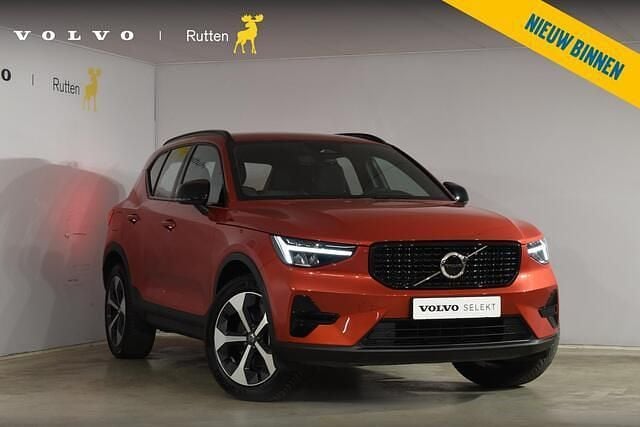 Rood Gebruikt 2025 Volvo XC40 Plus SUV | € 45.840 (Eerlijke prijs) - Afbeelding 1/4