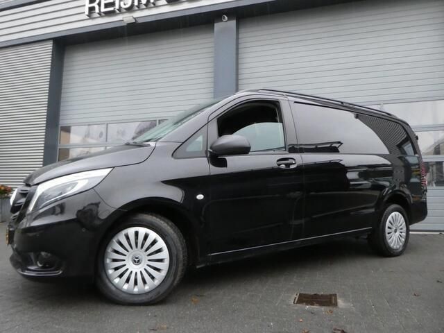 Zwart Gebruikt 2021 Mercedes Vito MPV | € 21.950 - Afbeelding 1/4