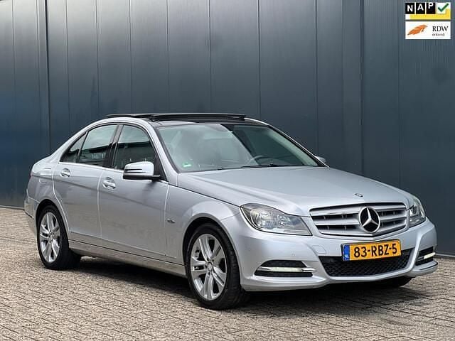 Grijs Gebruikt 2011 Mercedes C180 Avantgarde Sedan | € 9.950 (Eerlijke prijs) - Afbeelding 1/4