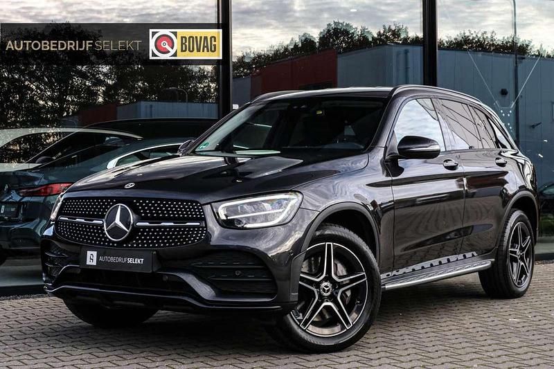 Grijs (metallic) Gebruikt 2021 Mercedes GLC300e AMG SUV | € 37.900 (Goede deal) - Afbeelding 1/4