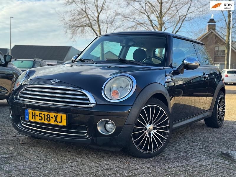 Zwart Gebruikt 2007 Mini ONE Hatchback | € 2.999 (Eerlijke prijs) - Afbeelding 1/4