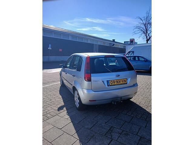 Occasion Ford Fiesta Ghia 101 PK (74 kW) 2004 Grijs Hatchback