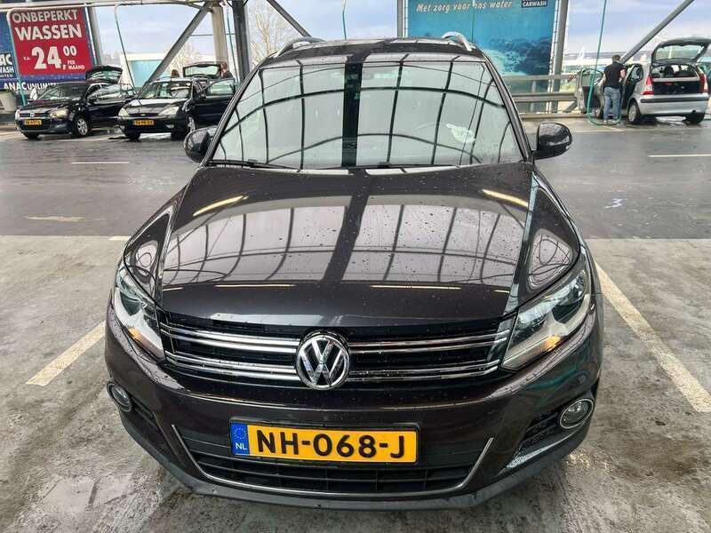 Grijs Gebruikt 2016 VW Tiguan SUV | € 13.000 (Iets duurder) - Afbeelding 1/4