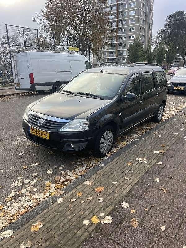 Zwart Gebruikt 2010 Dacia Logan Lauréate Stationwagen | € 4.250 (Duur) - Afbeelding 1/4