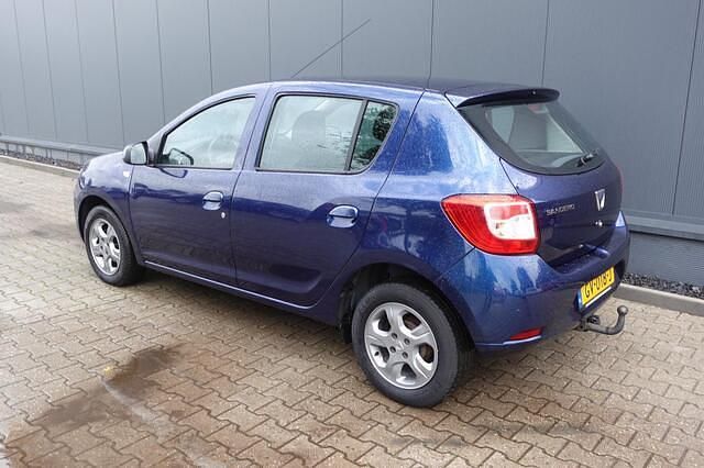 Blauw Gebruikt 2015 Dacia Sandero Anniversary Hatchback | € 3.950 (Eerlijke prijs) - Afbeelding 1/4