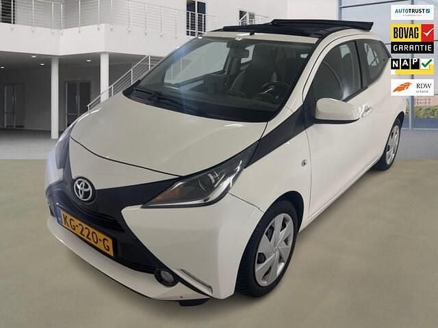 Occasion Toyota Aygo X-wave 69 PK (50 kW) 2016 Wit (metallic) Hatchback