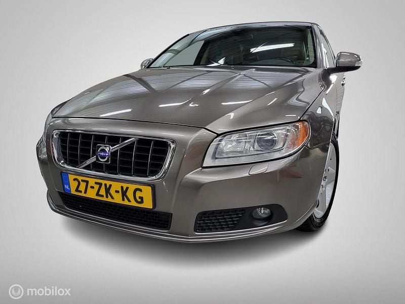 Grijs Gebruikt 2008 Volvo V70 Summum Stationwagen | € 6.950 (Eerlijke prijs) - Afbeelding 1/4