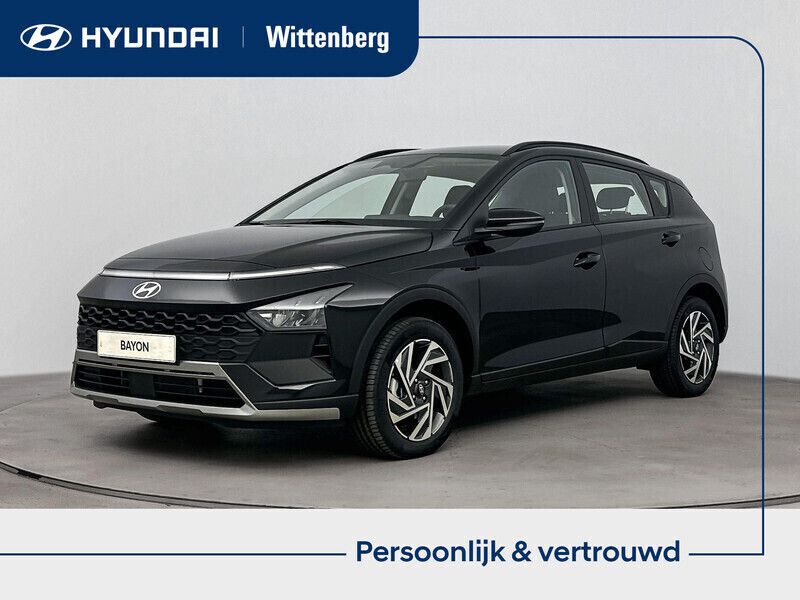 Zwart Nieuw 2025 Hyundai Bayon Comfort SUV | € 29.130 - Afbeelding 1/4