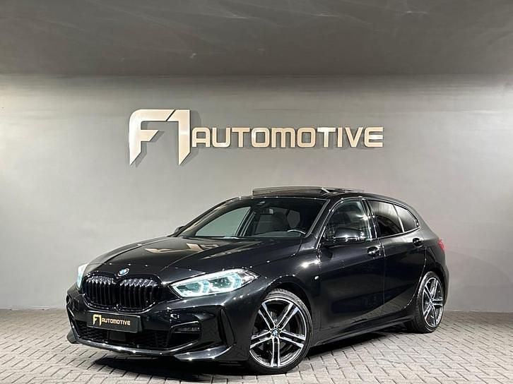 Occasion BMW 118 Executive 140 PK (102 kW) 2020 Zwart (metallic) Hatchback