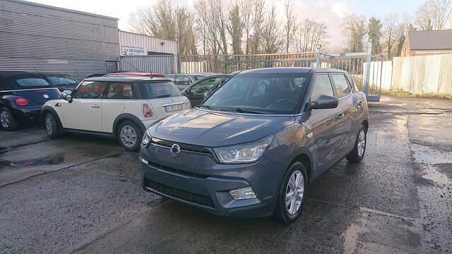 Grijs Gebruikt 2017 Ssangyong (KGM) Tivoli SUV | € 9.000 - Afbeelding 1/4