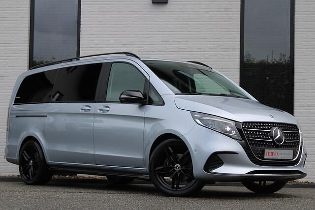 Zilver Gebruikt 2024 Mercedes V220 MPV | € 69.950 - Afbeelding 1/4