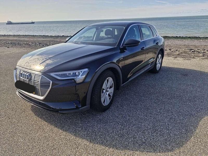 Zwart Gebruikt 2023 Audi e-tron SUV | € 34.950 - Afbeelding 1/4