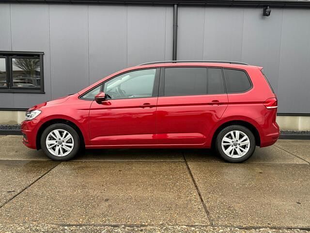Occasion VW Touran Highline 150 PK (110 kW) 2022 Rood (metallic) MPV
