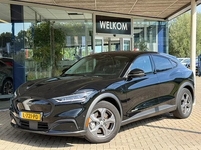 Zwart Gebruikt 2021 Ford Mustang Mach-E SUV | € 20.740 (Goede deal) - Afbeelding 1/4