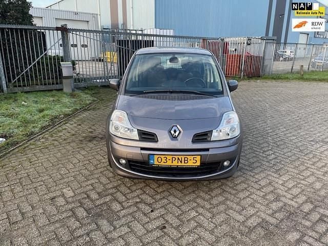 Grijs (metallic) Occasion 2011 Renault Grand Modus Dynamique MPV | € 2.250 (Goede deal) - Afbeelding 1/4