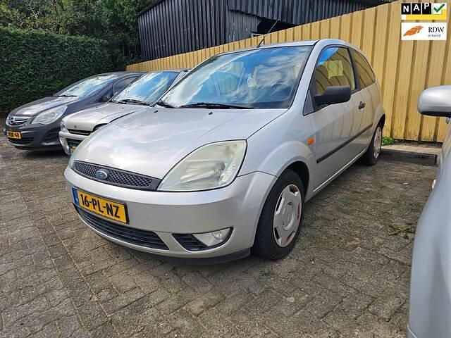 Grijs Gebruikt 2004 Ford Fiesta Futura Hatchback | € 1.499 (Eerlijke prijs) - Afbeelding 1/4