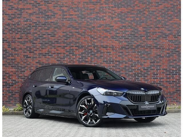 Blauw Gebruikt 2025 BMW 550e Comfort Edition Stationwagen | € 99.950 (Super prijs) - Afbeelding 1/4