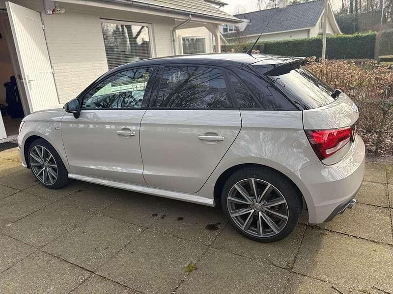 Wit Gebruikt 2018 Audi A1 Sportback Hatchback | € 12.100 (Super prijs) - Afbeelding 1/4