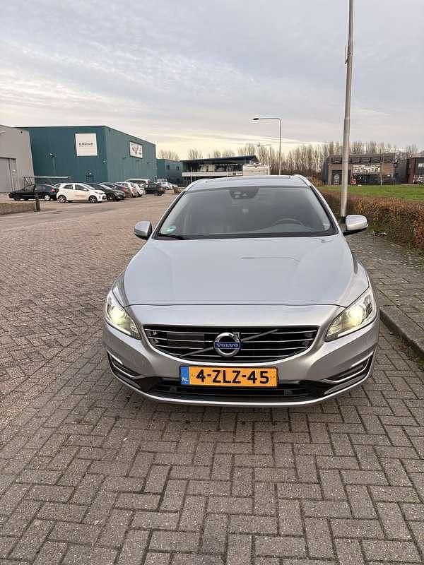 Grijs Gebruikt 2015 Volvo V60 Stationwagen | € 7.500 (Super prijs) - Afbeelding 1/4