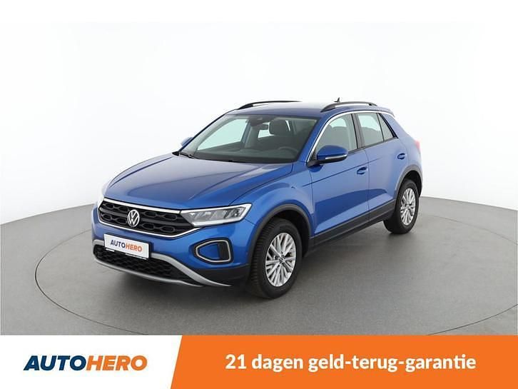 Blauw (metallic) Gebruikt 2022 VW T-Roc Life SUV | € 19.149 (Super prijs) - Afbeelding 1/4
