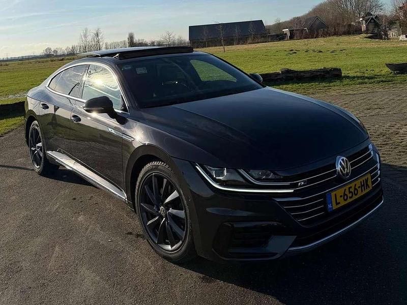 Grijs Occasion 2020 VW Arteon R Hatchback | € 25.950 (Goede deal) - Afbeelding 1/4