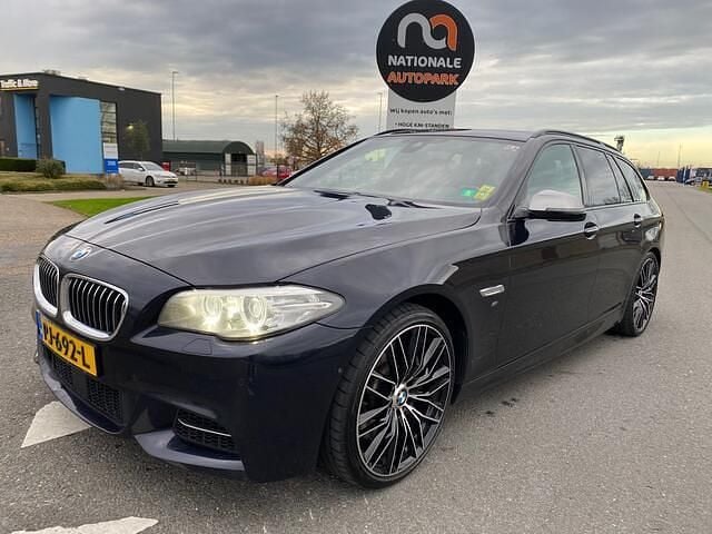 Zwart Gebruikt 2016 BMW M550 Comfort Edition Sedan | € 9.999 - Afbeelding 1/4