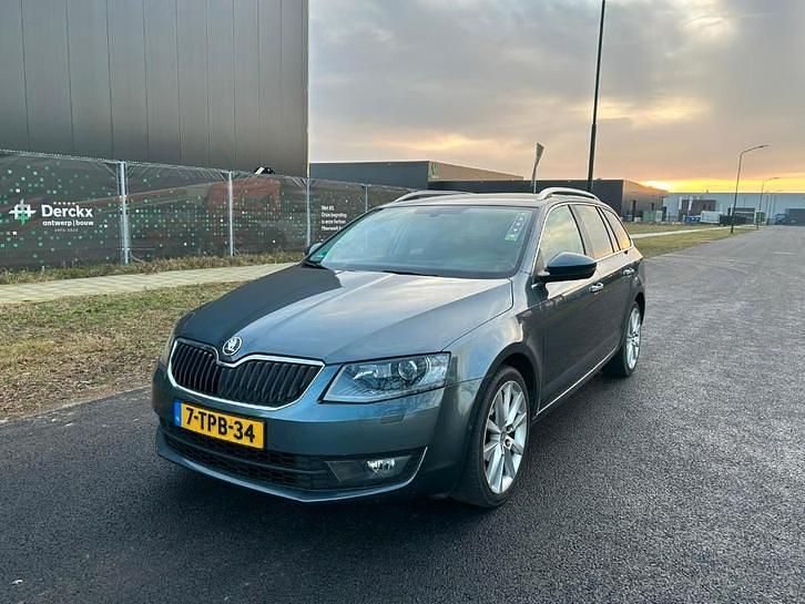 Grijs Occasion 2014 Skoda Octavia Business Line Stationwagen | € 4.950 (Eerlijke prijs) - Afbeelding 1/4