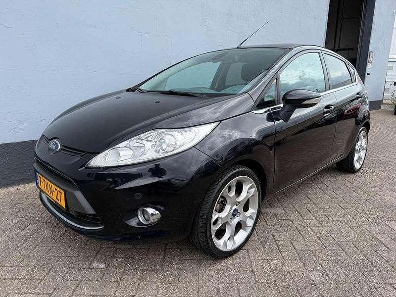 Zwart, metallic lak Gebruikt 2009 Ford Fiesta Ghia Hatchback | € 4.750 (Eerlijke prijs) - Afbeelding 1/4