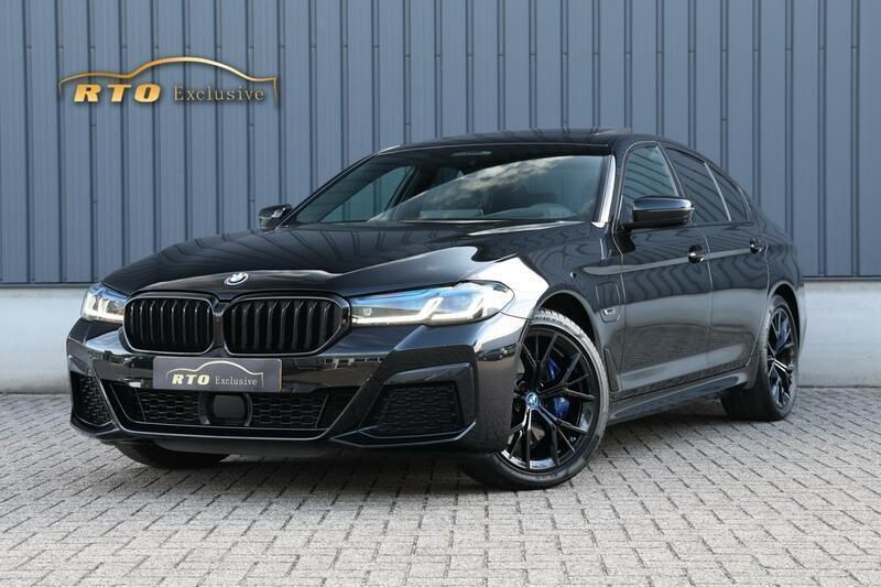 Zwart Gebruikt 2023 BMW 530e M Sport Sedan | € 49.000 (Eerlijke prijs) - Afbeelding 1/4